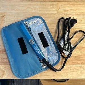 BaByliss Blue Hair Straightener with Heat-Resistant Pouch